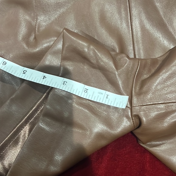 Faux leather high waisted shorts - Picture 4 of 8